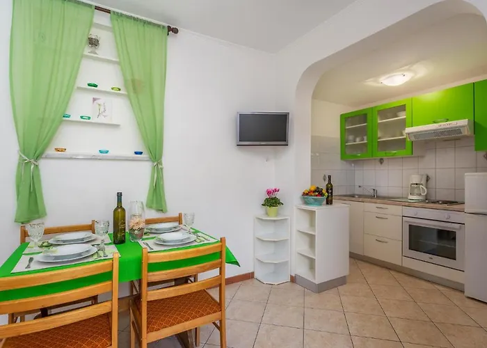 2 Bedroom Cozy In