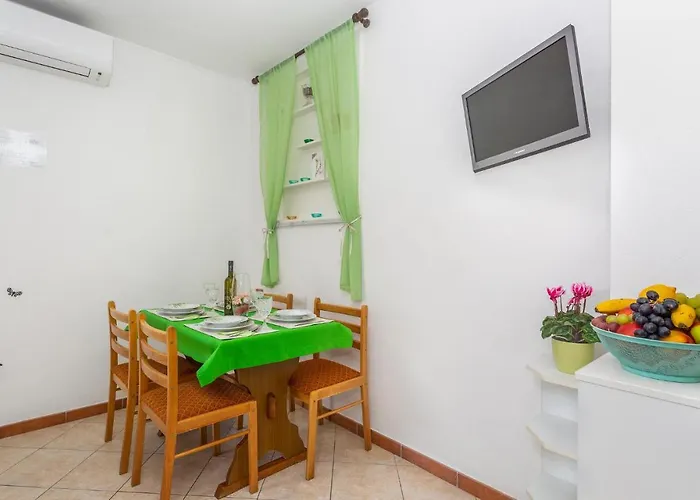 2 Bedroom Cozy In Apartment *
