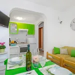 2 Bedroom Cozy In Omišalj