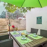 Apartmán 2 Bedroom Cozy In *