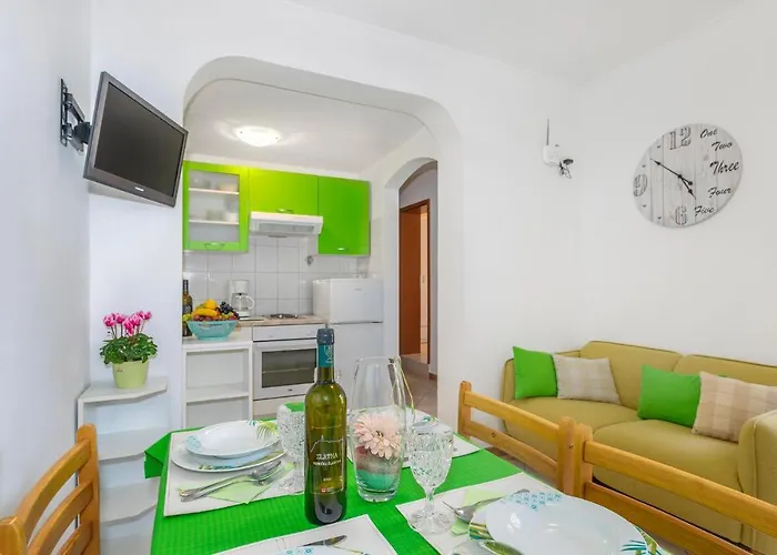 2 Bedroom Cozy In Omišalj