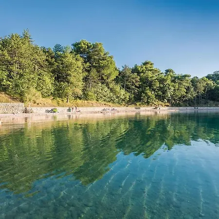 2 Bedroom Cozy In אומיסאליי